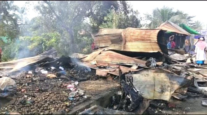 নবীনগরে বিএনপির নির্বাচনীয় অফিসে আগুন স্হানীয়দের ধারণা  বৈদ্যুতিক শর্ট সার্কিট