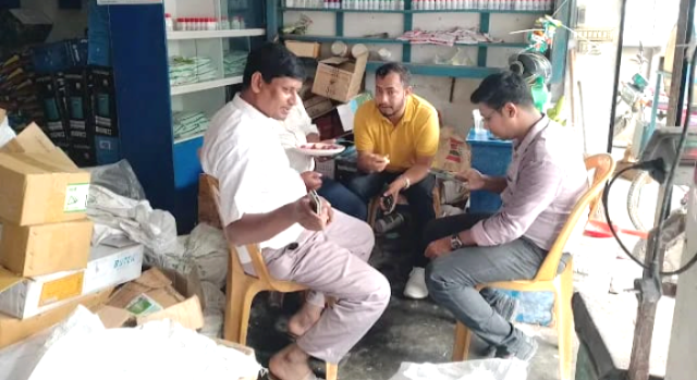 মিরপুরে সরকারি ভূমি ঘিরে নীরবতা, তবু চলছে সার ব্যবসা!