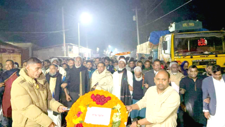 একুশের প্রথম প্রহরে কালকিনিতে শ্রদ্ধা নিবেদন করতে ছুটে আসেন আনিসুর রহমান তালুকদার খোকন