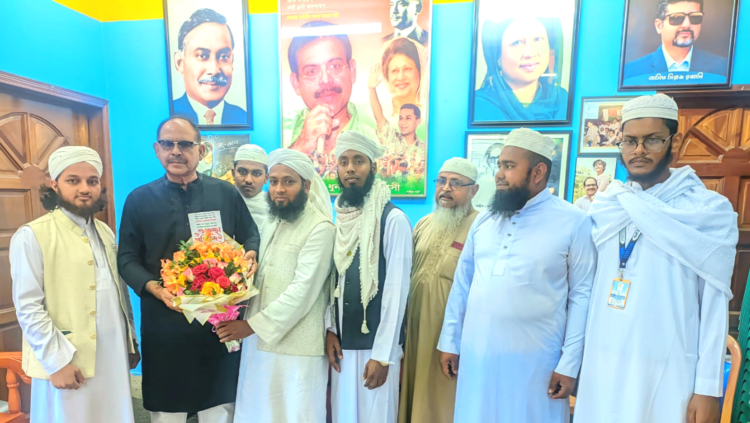 ধুনট পাচঁথুপি মিয়াপাড়া মাদরাসার পক্ষে নবনির্বাচিত এমপি জিএম সিরাজ এর সাথে সৌজন্য সাক্ষাৎ