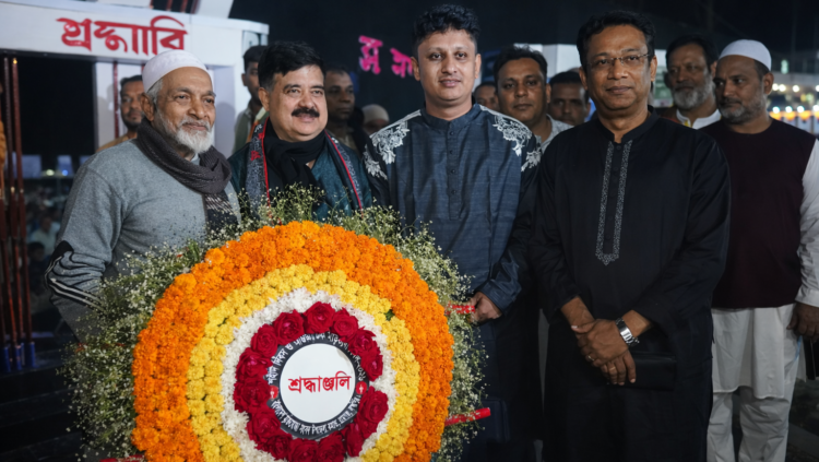 একুশের প্রথম প্রহরে রামগঞ্জ উপজেলা  বিএনপির ও উপজেলা প্রশাসনের শ্রদ্ধা নিবেদন