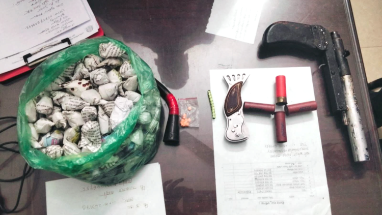 শ্রীনগর বাঘড়ায়  সেনাবাহিনীর অভিযানে অস্ত্র ও মাদক উদ্ধার, পলাতক ‘বিকাশ গ্যাং’ লিডার