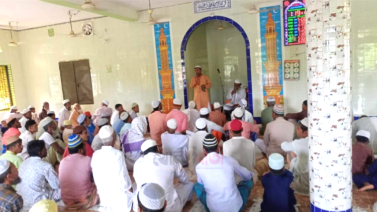 সলঙ্গায় ধর্মীয় ভাবগাম্ভীর্যের মধ্য দিয়ে পবিত্র শবে বরাত পালিত