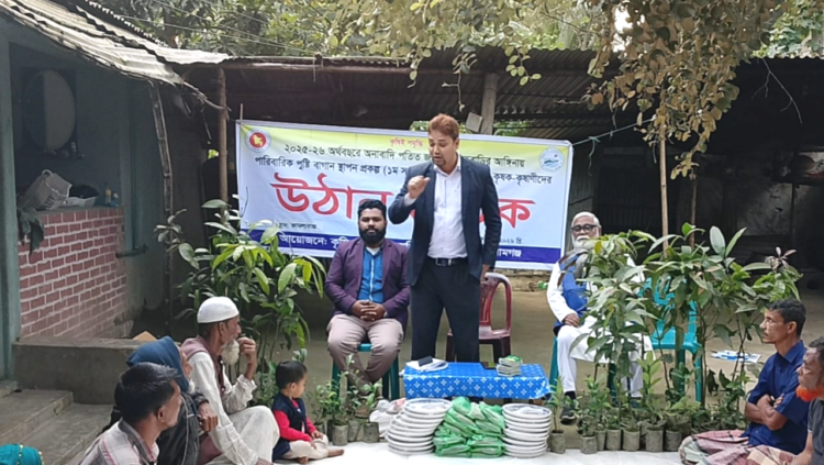 ধর্মপাশা উপজেলা সদরে কৃষক – কৃষাণীদের উঠান বৈঠক অনুষ্ঠিত