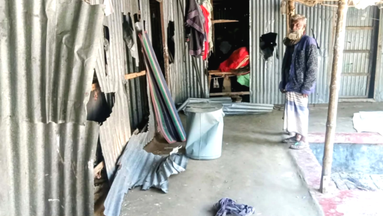 শ্রীপুরে দুপক্ষের মধ্যে সংঘর্ষ, ৩৫ টি বাড়িঘর ভাঙচুর ও লুটপাট। আহত ২ নারী, আটক ১০