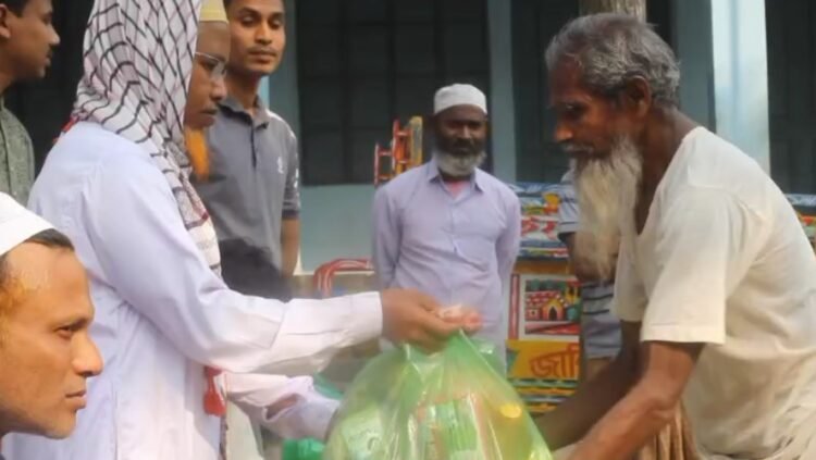 পত্নীতলায় আর্তমানবতার সেবায় ৫২ পরিবারের মুখে ফুটল হাসি