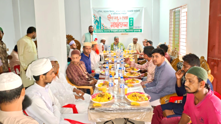 মধ্যনগর উপজেলা প্রেসক্লাবে ইফতার ও দোয়া মাহফিল অনুষ্ঠিত