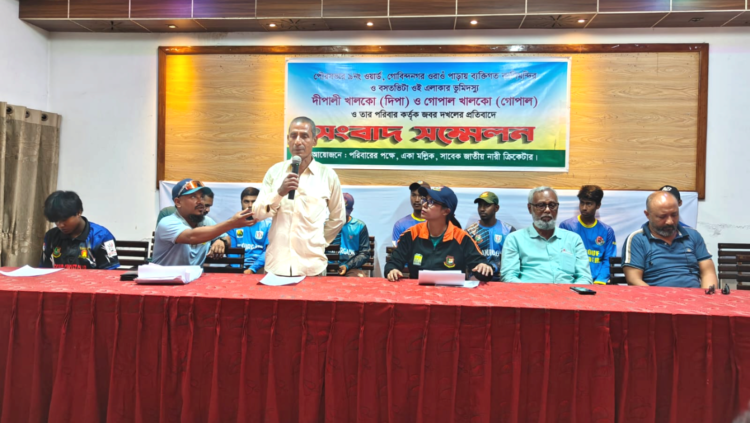 মন্দির ও বসতভিটা উদ্ধারের দাবীতে ঠাকুরগাঁওয়ে জাতীয় দলের সাবেক নারী ক্রিকেটারের সংবাদ সম্মেলন