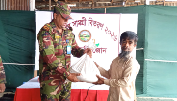 তপ্ত দুপুরে স্বস্তির পরশ: পানছড়িতে ইফতার সামগ্রী দিল সেনাবাহিনী