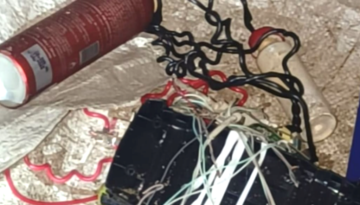 দৌলতপুরে বোমা সদৃশ একটি বস্তু উদ্ধার করেছে পুলিশ