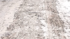 নওগাঁর পত্নীতলায় যত্রতত্র মাটি ফেলায় মরণফাঁদে পরিণত হয়েছে সড়কসমূহ