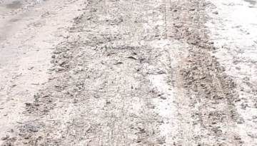 নওগাঁর পত্নীতলায় যত্রতত্র মাটি ফেলায় মরণফাঁদে পরিণত হয়েছে সড়কসমূহ