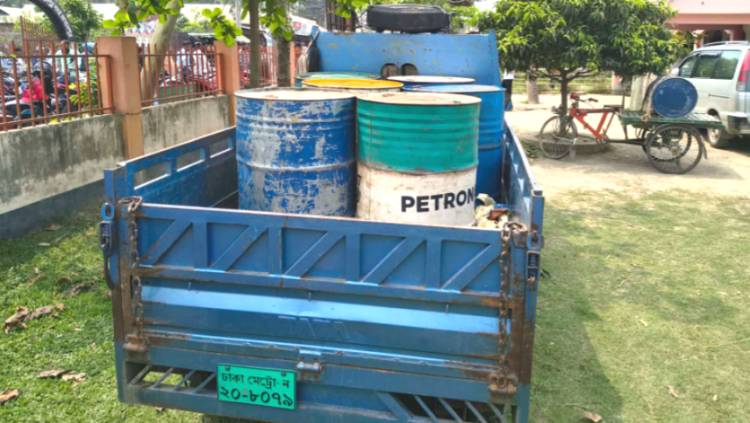 জামালপুরে ৩ হাজার লিটার পেট্রোলসহ ১১ জন আটক