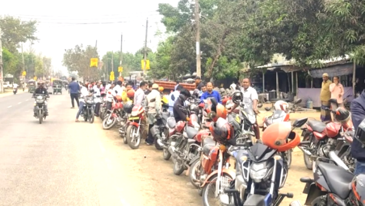 ঠাকুরগাঁওয়ে ‘ফুয়েল কার্ড’ নিতেও দীর্ঘ লাইন, বাড়ছে ভোগান্তি