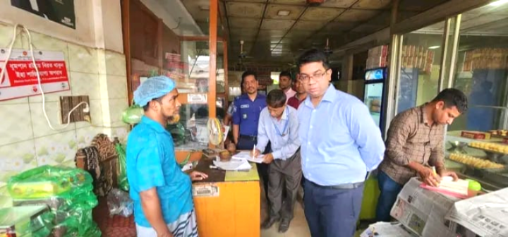 মনোহরদী বাজার-এ মোবাইল কোর্ট পরিচালনা, ৮ মামলায় ৫৫০০ টাকা জরিমানা