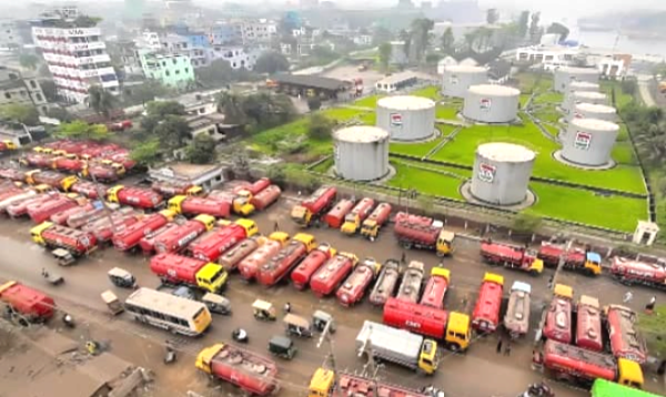 চাহিদার তুলনায় ডিপো থেকে পাম্পে কম তেল সরবরাহের অভিযোগ
