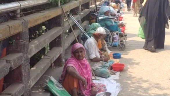 জয়পাড়া পুরোনো ব্রীজে ‘অতিথি’ ভিক্ষুকদের দীর্ঘ সারি, দুর্ভোগ ও মানবিকতার দোলাচল