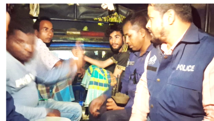 গাজীপুরের শ্রীপুরে আসামী গ্রেফতার অভিযানে হামলা  দুই থানার ১১পুলিশ সদস্য  আহত