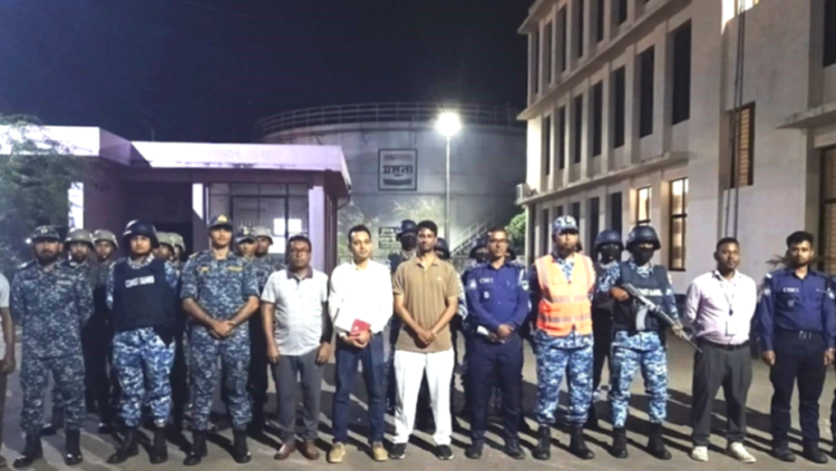 ‎মোংলায়  ডিজেল মজুদের সন্ধান প্রসাশনের অভিযান