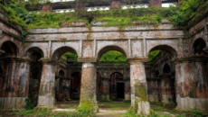 ধর্মপাশায় সুখাইড় জমিদার বাড়িটি ধ্বংসের মুখে