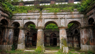 ধর্মপাশায় সুখাইড় জমিদার বাড়িটি ধ্বংসের মুখে