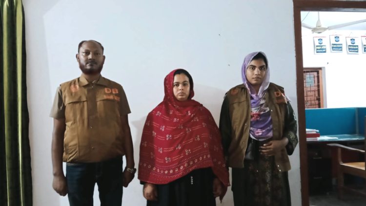 চারঘাটে ডিবির অভিযান ১৫০০ পিস ইয়াবাসহ নারী মাদক কারবারি গ্রেপ্তার, স্বামী পলাতক