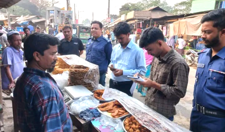 ‎খোলা ড্রামে জ্বালানি তেল বিক্রি বন্ধে শেরপুরে মোবাইল কোর্ট, জরিমানা ৯,৫০০ টাকা