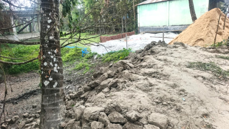 কমলনগরে জমি ভরাটে বাধা, হামলা ও হুমকির অভিযোগ