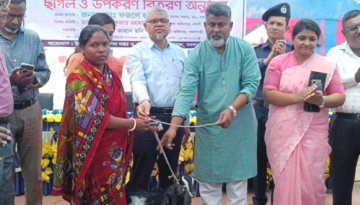 নওগাঁয় ক্ষুদ্র-নৃ-গোষ্ঠির শত পরিবারে ছাগল বিতরণ করলেন, এমপি ফজলে হুদা বাবুল 