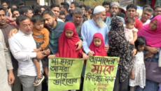 ইবি শিক্ষিকা রুনা হত্যার প্রতিবাদে শিক্ষক-শিক্ষার্থী ও স্বজনদের মানববন্ধন