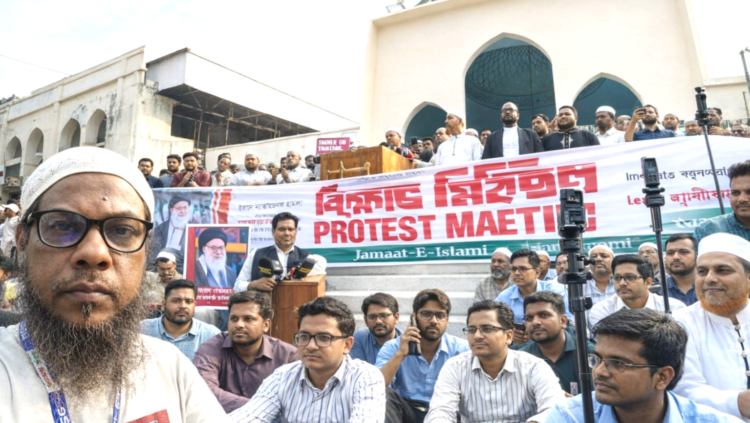 ইরান হামলা ও খামেনি হত্যাকাণ্ডের প্রতিবাদে বিক্ষোভ