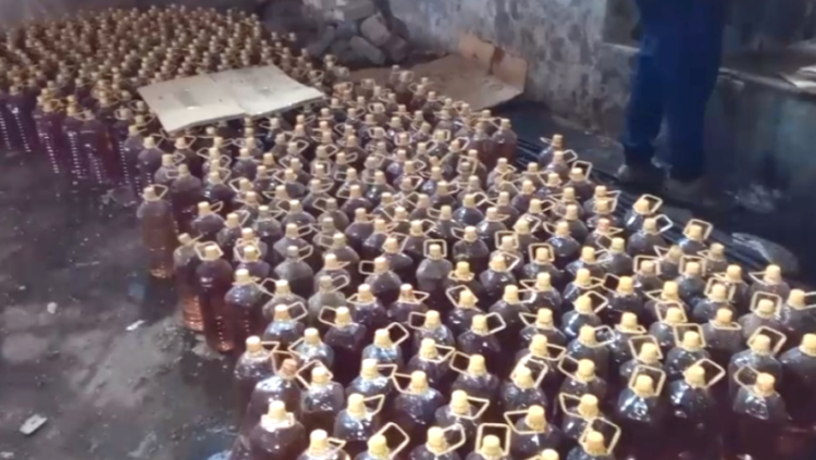 জামালপুর র‌্যাব-১৪ এর অভিযানে বিপুল পরিমাণের টিসিবি পণ্য তেল জব্দ দুইজন কালো’বাজারী গ্রেফতার