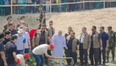 নিজ হাতে কদাল দিয়ে খালের মাটি কেটে খাল খননের শুভ উদ্বোধন করলেন প্রধানমন্ত্রী তারেক রহমান