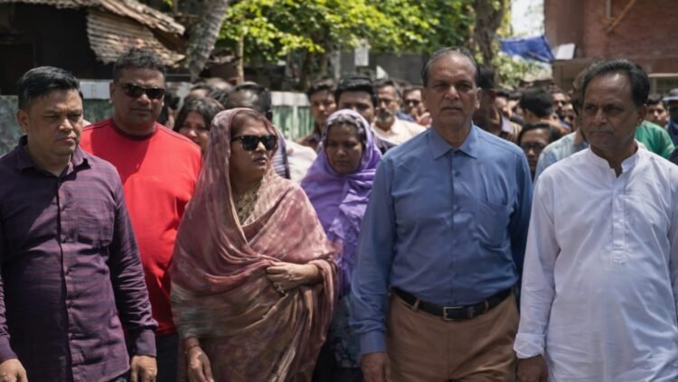 নলছিটিতে সাংসদ ইলেন ভূট্রোর ঈদ শুভেচ্ছা বিনিময়