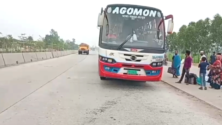 রায়গঞ্জের ভূইয়াগাঁতী পূর্ব বাসস্ট্যান্ডে ছিনতাই ঝুঁকিতে যাত্রীরা