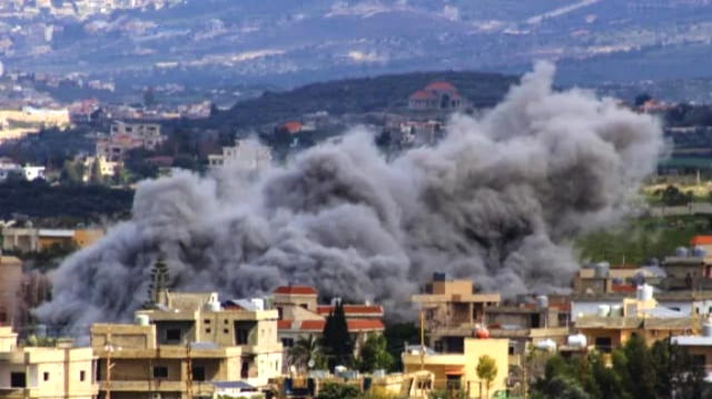 হিজবুল্লাহর রকেট হামলা: ইসরায়েলের সামরিক ঘাঁটিতে তীব্র চাপ, উত্তপ্ত লেবানন সীমান্ত