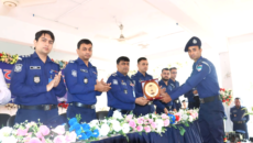 শ্যামনগরে চুরির মালামাল উদ্ধার ও চোরদের গ্রেফতার করে পুরস্কৃত হলেন এসআই সজীব আহমেদ