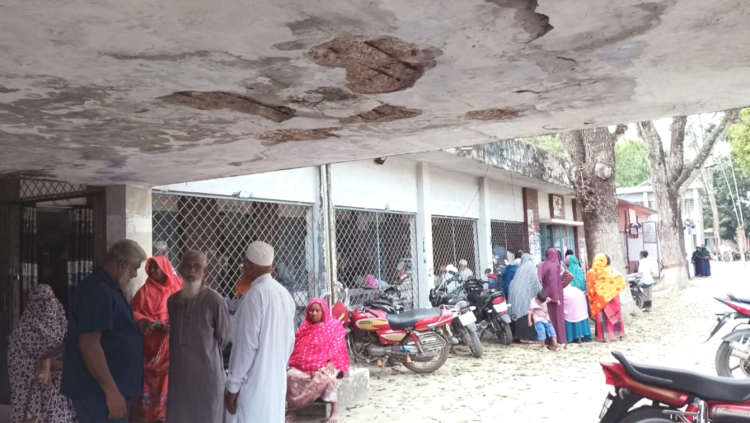 দৌলতপুরে জরাজীর্ণ ভবনে চলছে আদালতের কার্যক্রম,দূর্ঘটনার শঙ্কা