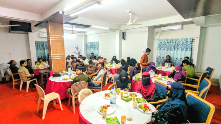 উখিয়ায় লাইট ফর লাইফ ইয়ুথ অর্গানাইজেশনের উদ্যোগে ইফতার মাহফিল