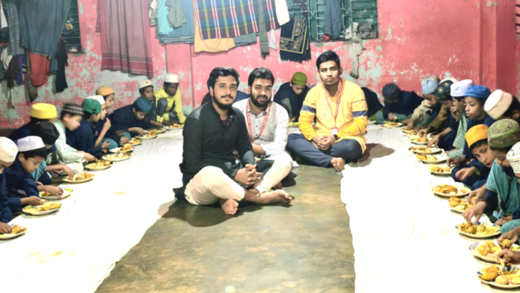 রামাদান মাসে কোরানের হাফেজ দের নিয়ে মোস্তফা হাকিম ব্লাড ব্যাংকের সেহেরি আয়োজন