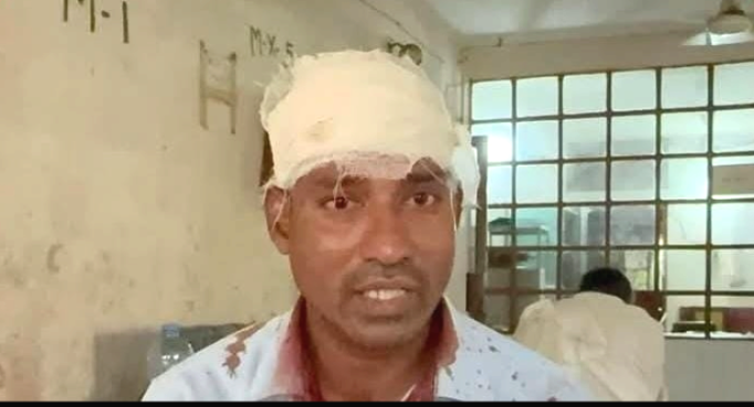 দুমকি উপজেলায় ব্যবসায়ীকে মারধর