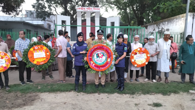 সাতক্ষীরায় মহান স্বাধীনতা দিবসে জাতীয় পতাকা উত্তোলন ও কুচকাওয়াজ অনুষ্ঠিত