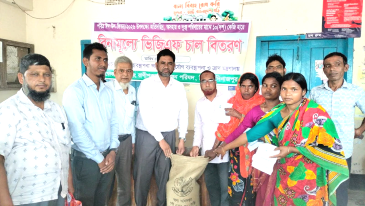 রাণীপুকুর ইউনিয়নে ৫৭৫৭ পরিবারের মাঝে বিনামূল্যে ভিজিএফ এর চাল বিতরণ