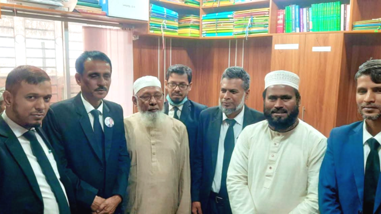 কিশোরগঞ্জ জেলা আমীরের সাথে  জেলা আইনজীবী সমিতির নবনির্বাচিত সভাপতি এ্যাড. মিজনুর রহমানের সাক্ষাৎ