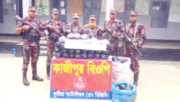 কুষ্টিয়া সীমান্তে বিপুল পরিমান ভারতীয় চকলেট বাজি ও মদ উদ্ধার