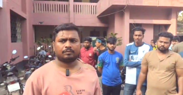 কসাইদের সঙ্গে রাজশাহী বিশ্ববিদ্যালয় (রাবি)–এর এক শিক্ষার্থীর বাগ্‌বিতণ্ড এবং মারধরের ঘটনা ঘটে