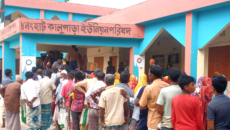 আত্রাইয়ে ভ্রাম্যমাণ টিসিবির পণ্য বিক্রি, ৪০০ পরিবার পেলো স্বল্পমূল্যে নিত্যপ্রয়োজনীয় পণ্য