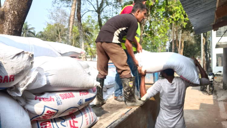 হাতিয়ায় পৃথক অভিযানে ২৮৫ বস্তা চোরাই চিনি জব্দ