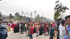 ভালুকায় বকেয়া বেতনের দাবিতে মহাসড়ক অবরোধ: লাঠিচার্জে ছত্রভঙ্গ শ্রমিকরা, চরম ভোগান্তিতে যাত্রীরা