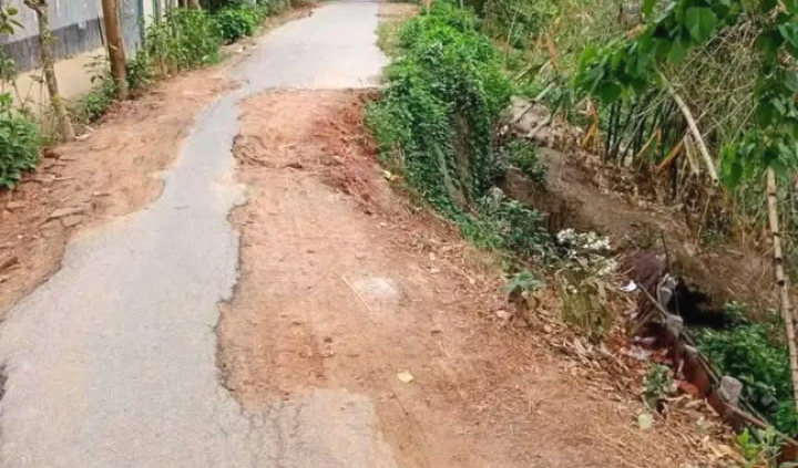 শৈলকুপার খোলার পর বালিয়াডাঙ্গা-চতুড়া সড়ক ‘মরণফাঁদ’! জনদুর্ভোগ চরমে, কর্তৃপক্ষের নীরবতায় ক্ষোভ বাড়ছে